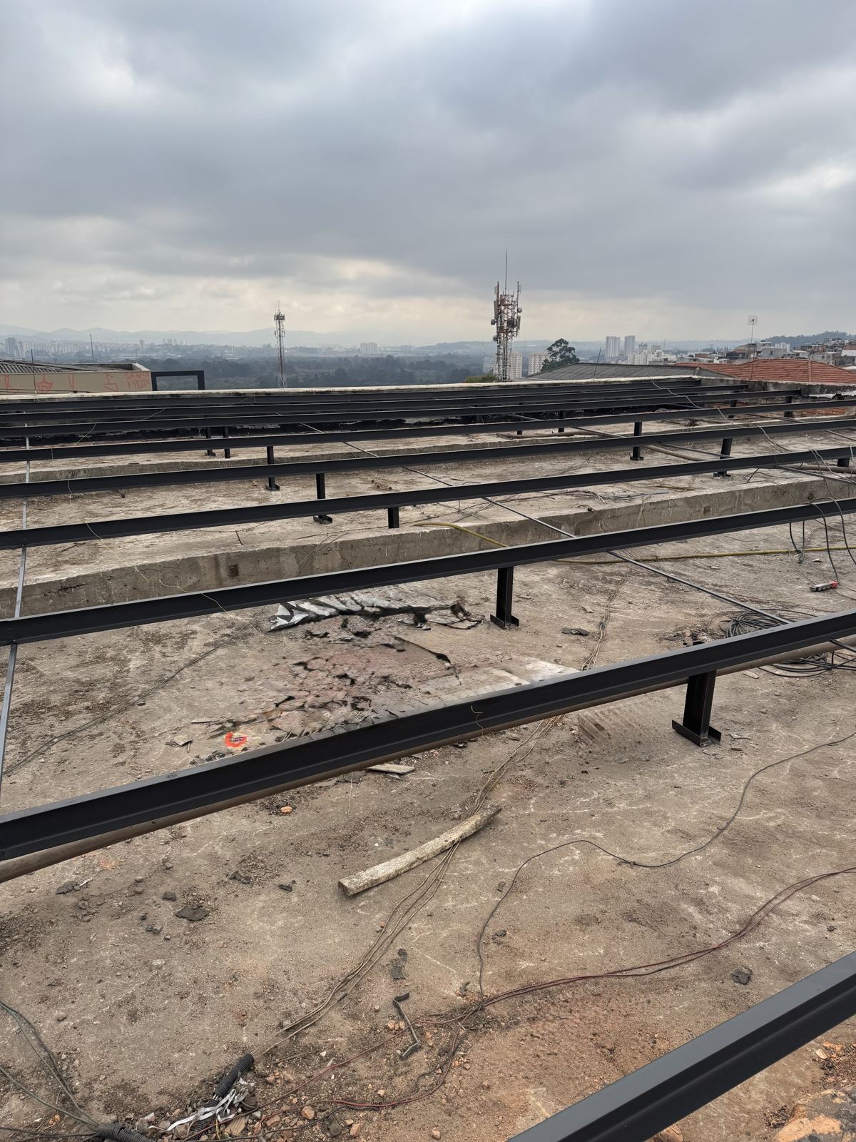 Montagem da nova estrutura metálica da cobertura